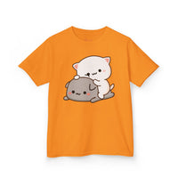 Kids Peach & Goma Funny T-Shirt – Youth Mochi Peach Cat Graphic Tee – Cute Mocha & Milk Lovers Shirt for Boys & Girls – Funny Cartoon Couple Youth Top