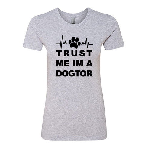 HUMOROUS "Trust Me I'm a Dogtor" Women's T-Shirt – Witty Dog Lover Tee