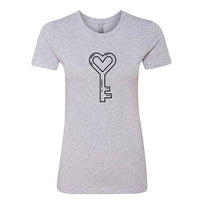 Women’s Heart Key T-Shirt – Minimalist Heart-Shaped Key Graphic Tee – Romantic Aesthetic Shirt for Her – Trendy Lock and Key Couples Gift